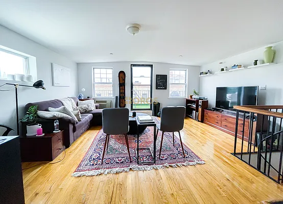 Rented by City Connections Realty | media 4