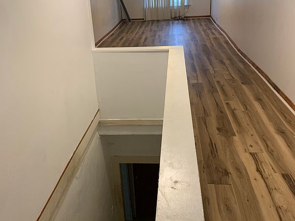 4th image of 627 Echo Ave
