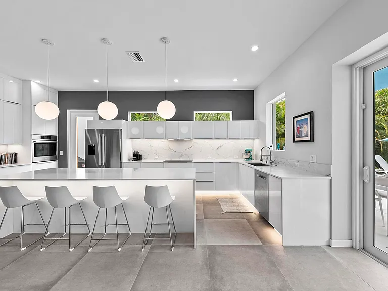 2335 Waldemere St — Photo 10