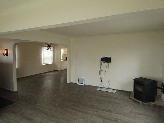 2nd image of 707 W Kiernan Ave