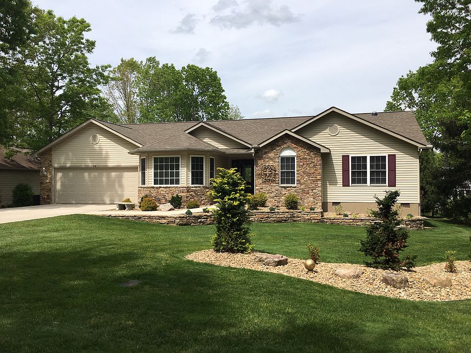 1/2 acre level yard