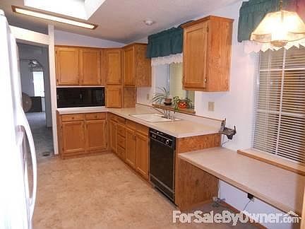 Kitchen
						:
						New vinyl floor