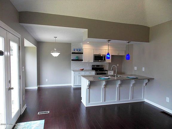 3rd image of 2807 Summerfield Dr
