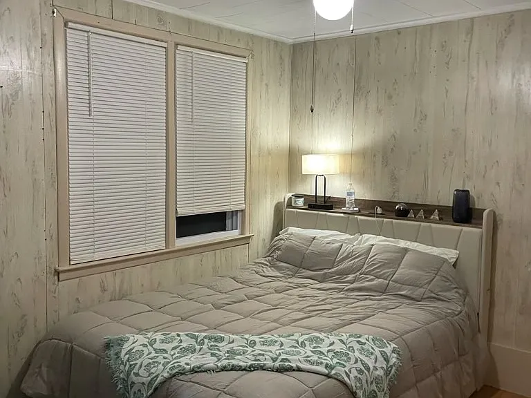 Bed room