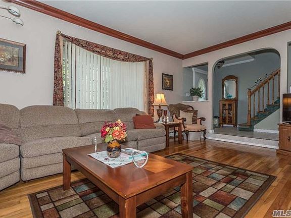 4th image of 64 Shinnecock Ln