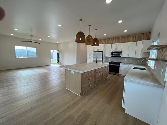 4th image of 1531 Avohill Dr