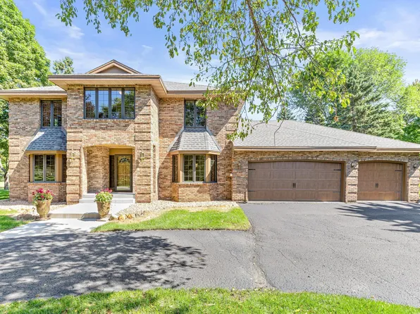 10 Hill Farm Cir, North Oaks, MN 55127