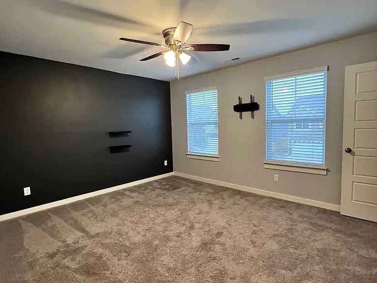 527 Torrey Pines Ln — Photo 6
