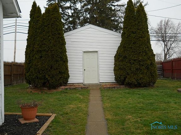 3rd image of 226 E Washington St