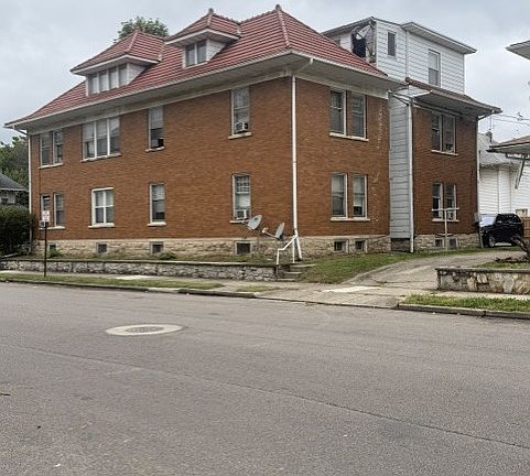 3rd image of 900 N Limestone St