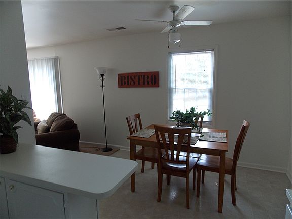 5th image of 5901 Maplewood Dr APT D