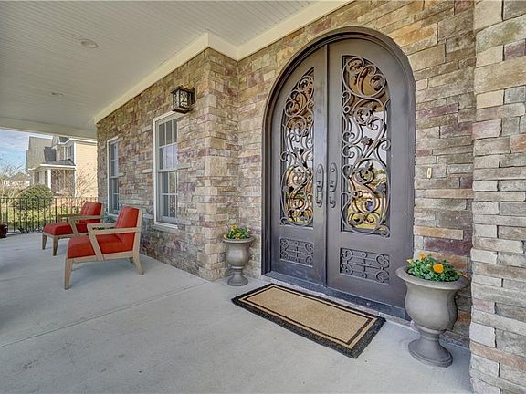 4th image of 2801 Camarillo Ln