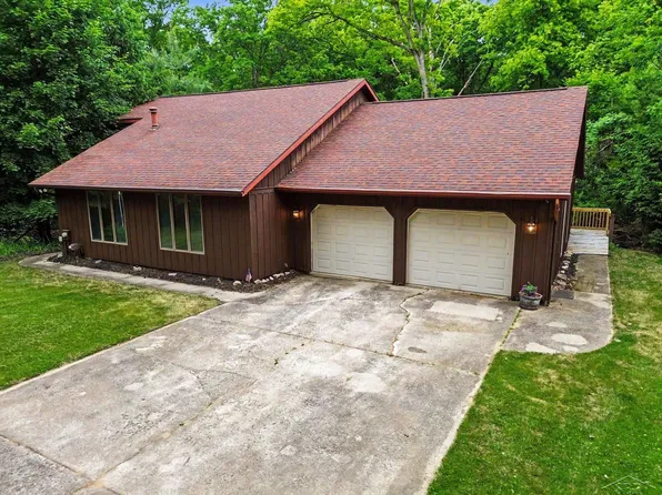 371 E Saginaw Rd, Sanford, MI 48657