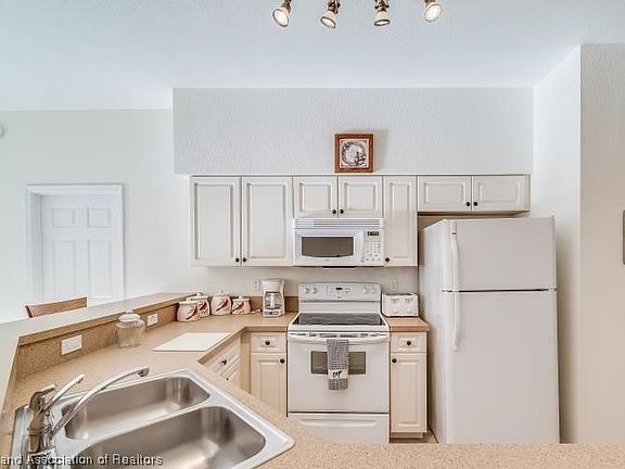 3rd image of 236 Trafalgar Way