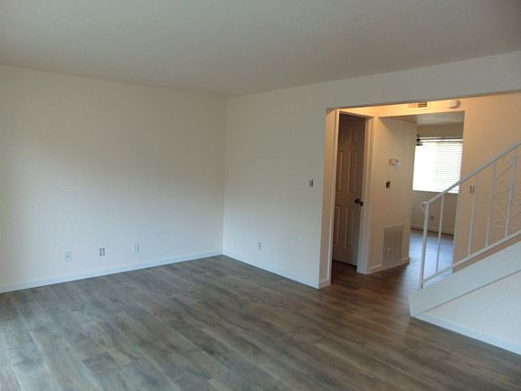 4th image of 821 E 10th St Unit 4