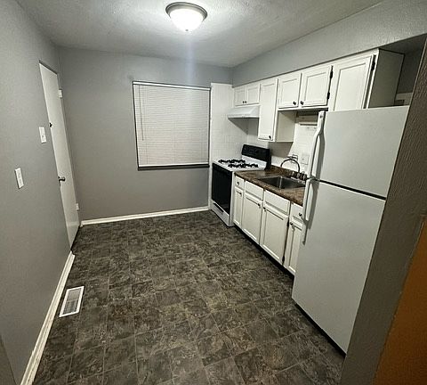 3rd image of 8717 Natural Bridge Rd APT C