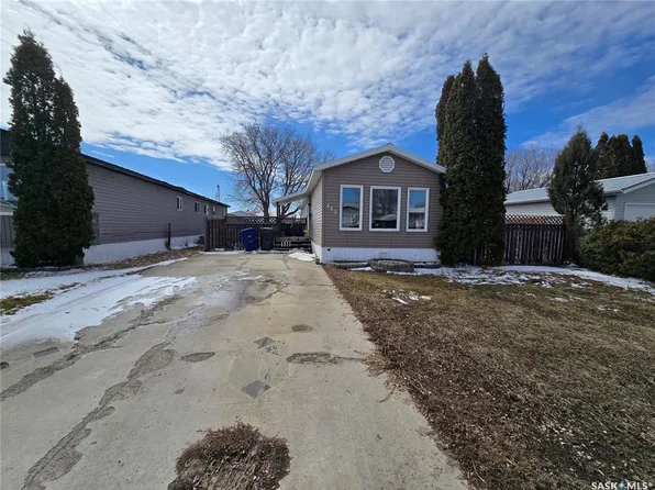 145 Laing CRESCENT, Weyburn, SK S4H 2R8