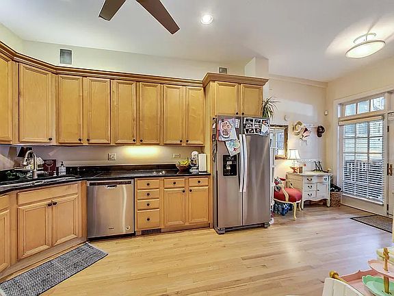 5th image of 1935 N Dayton St #1