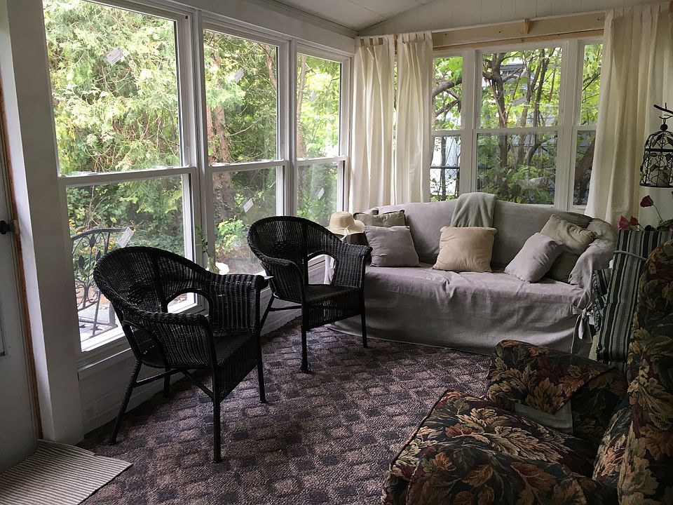 Inside 4 Season Room