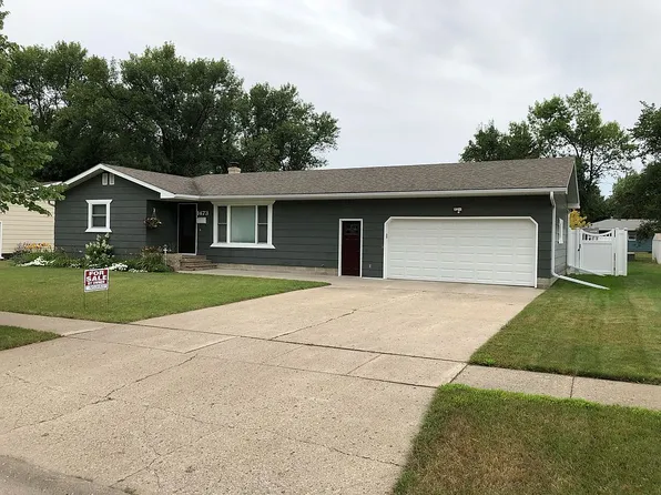 1473 Dogwood Ave, Grafton, ND 58237