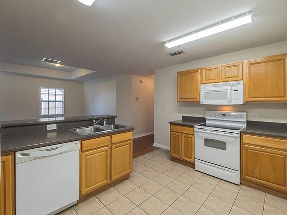 4th image of 1400 Wood Duck Ln #1