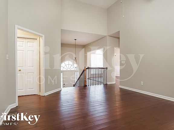 3rd image of 5612 Elliott Cir