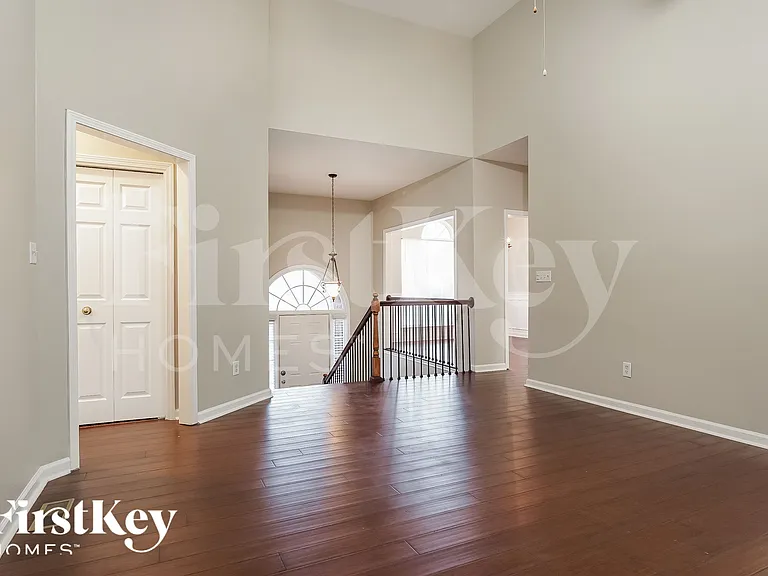 5612 Elliott Cir — Photo 3