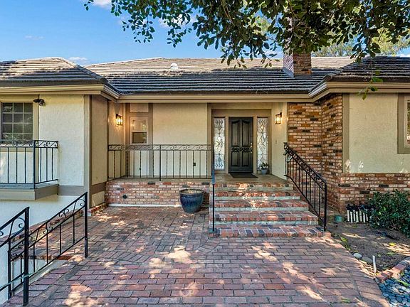 3rd image of 2730 Mountain View Dr