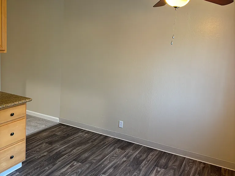 570 University Ave #21 — Photo 6