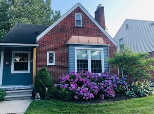 1609 Brys Dr, Grosse Pointe Woods, MI 48236
