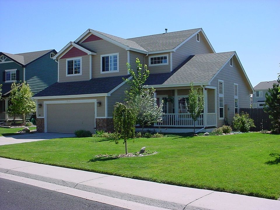 Veiw of the front from the street.