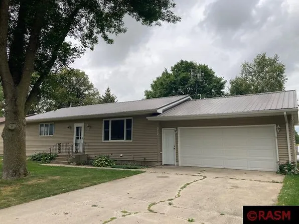 212 Viking Ave, Hanska, MN 56041