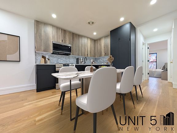 3rd image of 545A Quincy St Floor 3