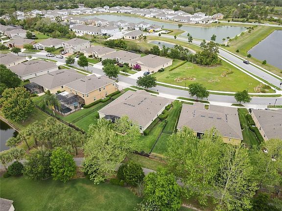 3rd image of 409 E Victoria Trails Blvd