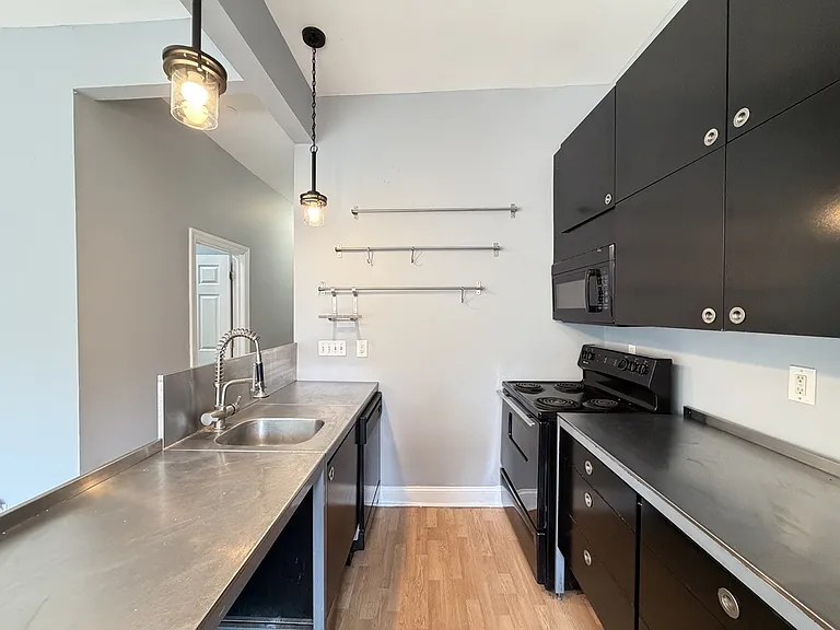 2040 W 19th St #F3 — Photo 3