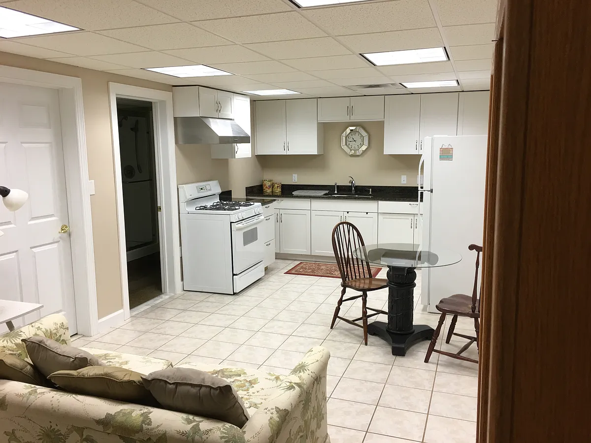 Building Photo - 805 Chelsea Dr