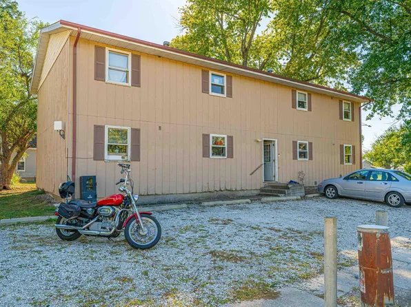 102 E 8th St, Delavan, IL 61734