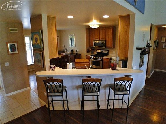 4th image of 16257 Hilltop Dr