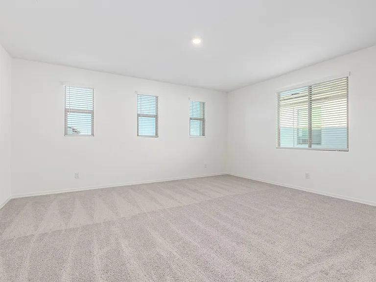 250+ sq.ft loft (Upstairs). A great place to play, watch movies & have fun