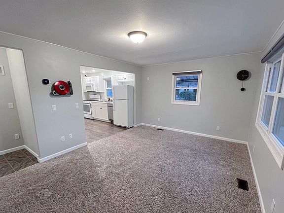 3rd image of 1333 Holloway Dr