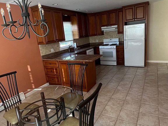 5th image of 200 Lakeview Ave