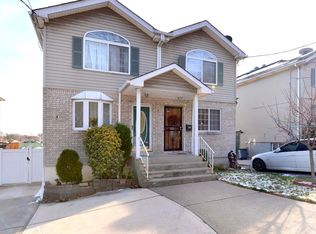796 Richmond Rd, Staten Island, NY 10304