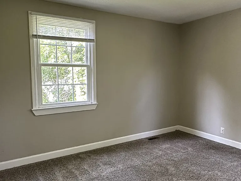 50 Maple St — Photo 9