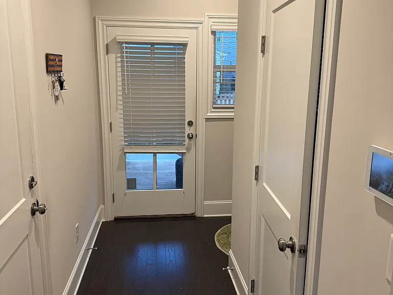 1796 Sanford Ln NW — Photo 5