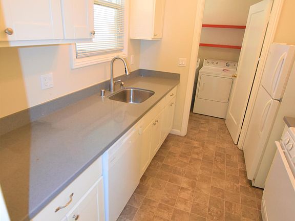 4th image of 1321 Stanford Ave