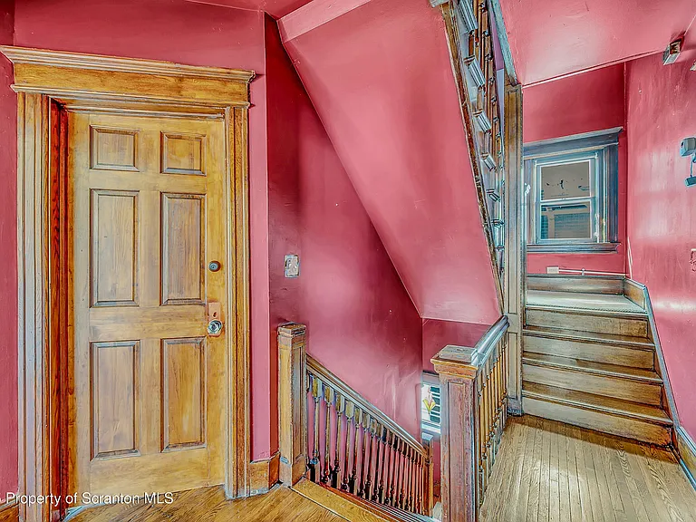 533 S Franklin St — Photo 29