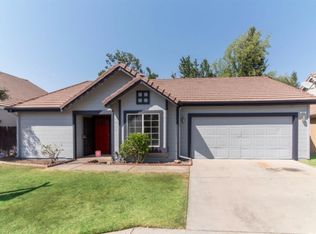 243 W Cromwell Ave, Clovis, CA 93611