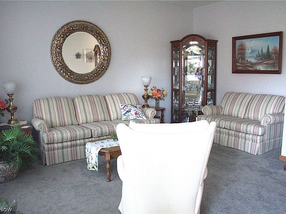 4th image of 1045 Crestfield St #3A