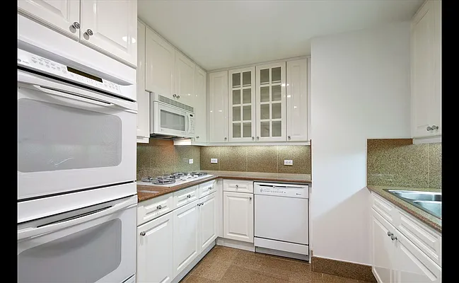 Rented by Douglas Elliman | media 19