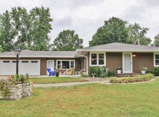 704 Heatherhill Rd, Bloomington, IL 61704